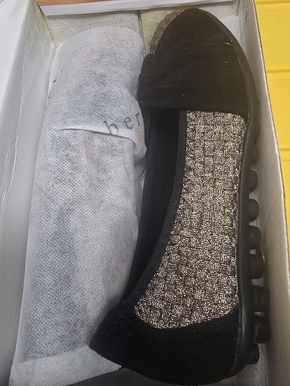 bernie mev. Black and Metallic Ballet Flat with Glitter Panel